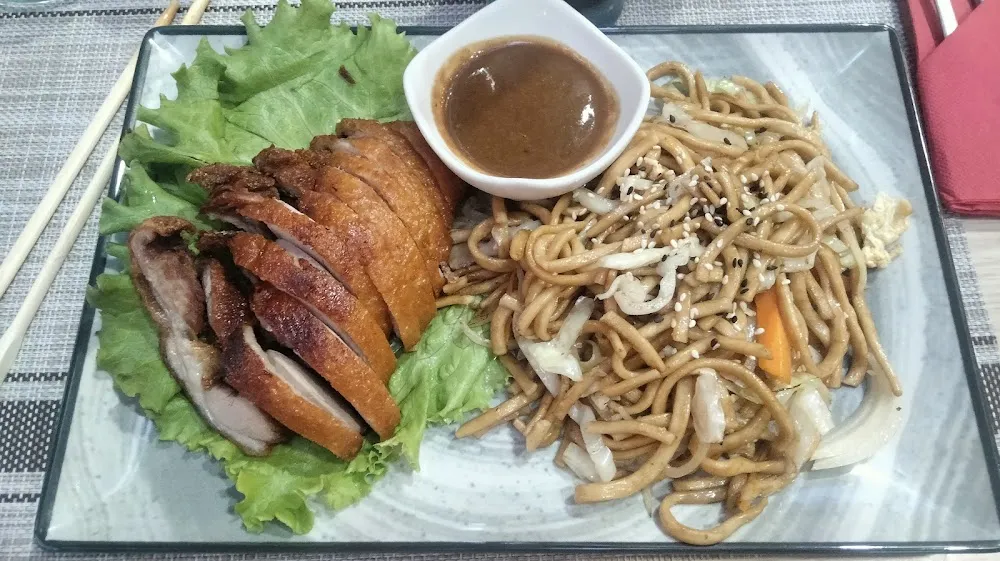 Canard Croustillant Nouilles Sautées