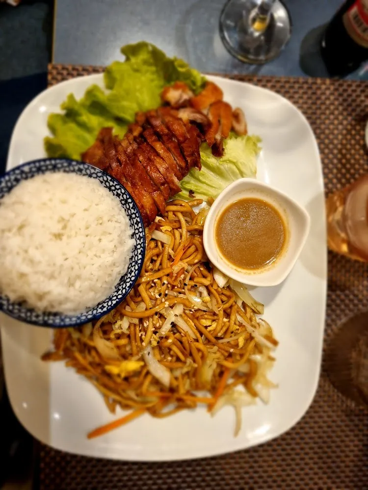 Canard Laqué Pâtes Udon Sautées Et Riz Nature